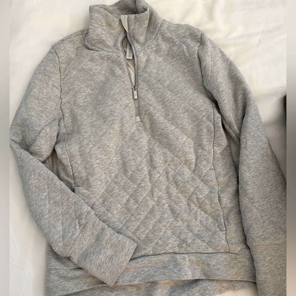 Lululemon quilted quarter zip - size 6